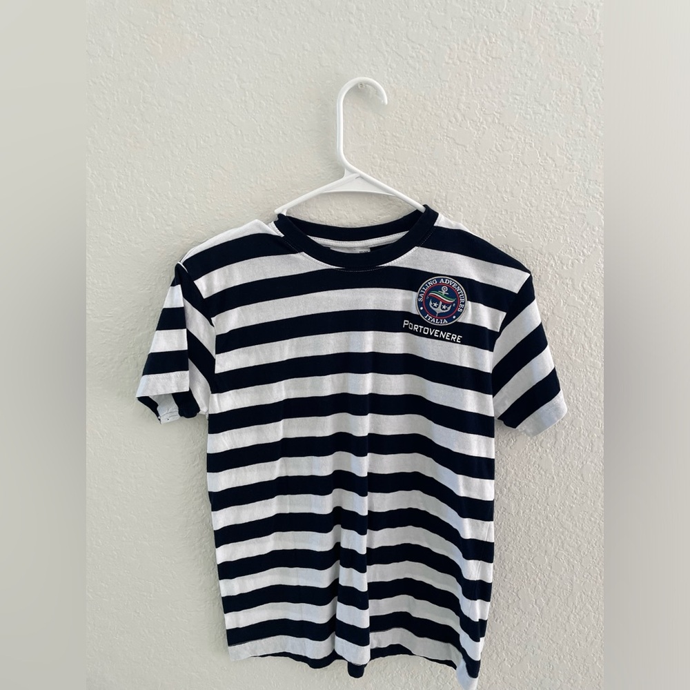 T-shirt for boys 12-14 years old European brand.Like new
Stripes:white and navy